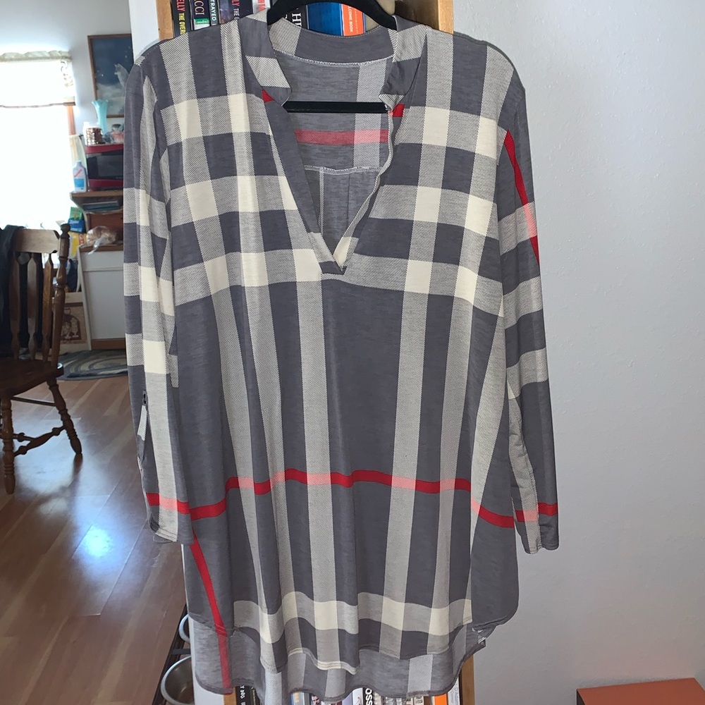 3/4 sleeve Plaid vibes with V neck